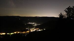 Dieses Bild zeigt eine Webcam-Aufnahme vom Achertal, aufgenommen am Samstag, den 05.09.2026 um 22:00 Uhr. Die Temperatur betrug 16.5°C.