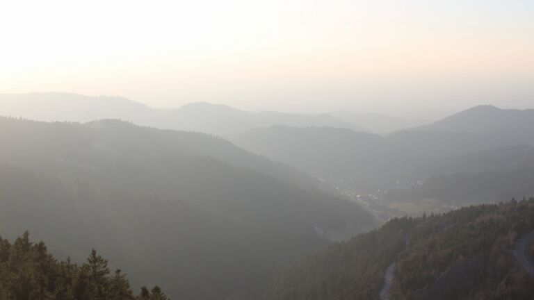 Dieses Bild zeigt eine Webcam-Aufnahme vom Achertal, aufgenommen am Mittwoch, den 04.03.2026 um 17:40 Uhr. Die Temperatur betrug 7.8°C.