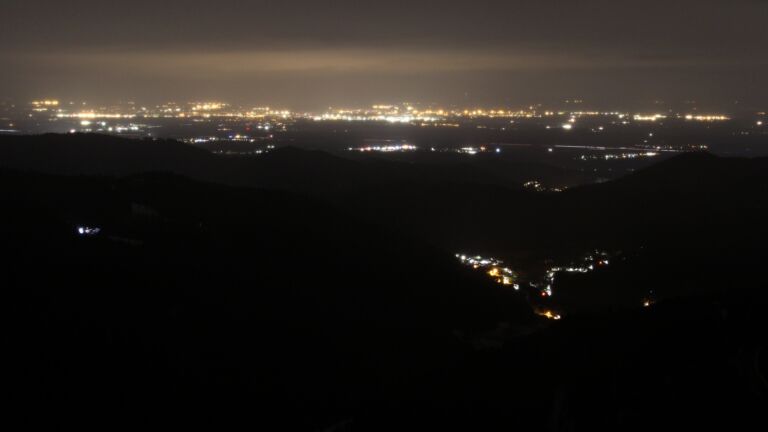 Dieses Bild zeigt eine Webcam-Aufnahme vom Achertal, aufgenommen am Donnerstag, den 15.01.2026 um 03:30 Uhr. Die Temperatur betrug 4.3°C.