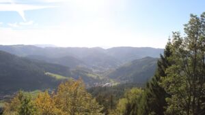 Dieses Bild zeigt eine Webcam-Aufnahme vom Achertal, aufgenommen am Donnerstag, den 29.10.2026 um 14:30 Uhr. Die Temperatur betrug 12.9°C.
