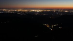 Dieses Bild zeigt eine Webcam-Aufnahme vom Achertal, aufgenommen am Donnerstag, den 23.04.2026 um 21:50 Uhr. Die Temperatur betrug 9.7°C.