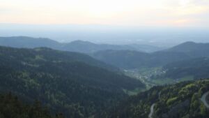 Dieses Bild zeigt eine Webcam-Aufnahme vom Achertal, aufgenommen am Montag, den 27.04.2026 um 20:10 Uhr. Die Temperatur betrug 11.7°C.