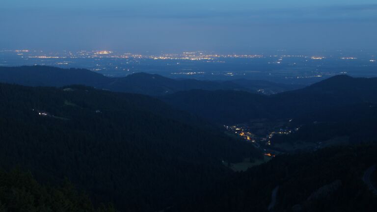 Dieses Bild zeigt eine Webcam-Aufnahme vom Achertal, aufgenommen am Donnerstag, den 10.07.2025 um 04:40 Uhr. Die Temperatur betrug 11.4°C.