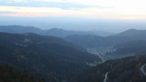 Dieses Bild zeigt eine Webcam-Aufnahme vom Achertal, aufgenommen am Donnerstag, den 16.04.2026 um 20:30 Uhr. Die Temperatur betrug 12.8°C.