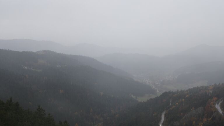 Dieses Bild zeigt eine Webcam-Aufnahme vom Achertal, aufgenommen am Samstag, den 01.11.2025 um 16:30 Uhr. Die Temperatur betrug 10.7°C.