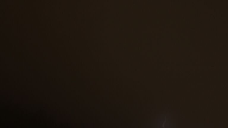 Dieses Bild zeigt eine Webcam-Aufnahme vom Achertal, aufgenommen am Montag, den 24.11.2025 um 18:20 Uhr. Die Temperatur betrug 0.5°C.