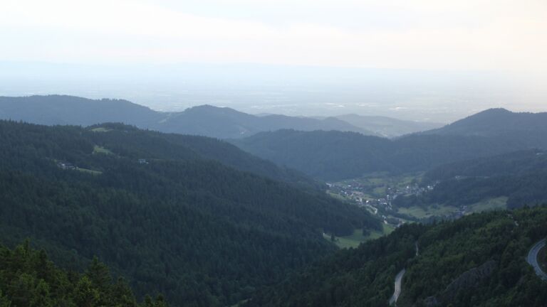 Dieses Bild zeigt eine Webcam-Aufnahme vom Achertal, aufgenommen am Samstag, den 31.05.2025 um 21:10 Uhr. Die Temperatur betrug 19°C.