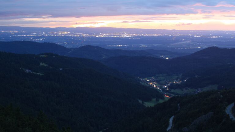 Dieses Bild zeigt eine Webcam-Aufnahme vom Achertal, aufgenommen am Montag, den 01.09.2025 um 20:40 Uhr. Die Temperatur betrug 12.9°C.