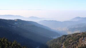 Dieses Bild zeigt eine Webcam-Aufnahme vom Achertal, aufgenommen am Samstag, den 27.12.2025 um 14:10 Uhr. Die Temperatur betrug 5.8°C.