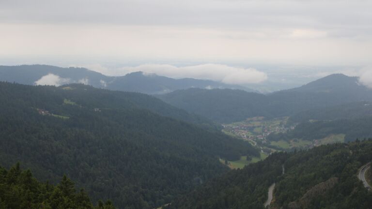 Dieses Bild zeigt eine Webcam-Aufnahme vom Achertal, aufgenommen am Mittwoch, den 30.07.2025 um 07:50 Uhr. Die Temperatur betrug 10.2°C.