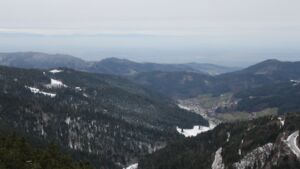 Dieses Bild zeigt eine Webcam-Aufnahme vom Achertal, aufgenommen am Sonntag, den 23.11.2025 um 16:00 Uhr. Die Temperatur betrug -1.6°C.