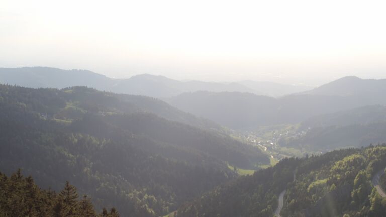 Dieses Bild zeigt eine Webcam-Aufnahme vom Achertal, aufgenommen am Mittwoch, den 07.05.2025 um 19:20 Uhr. Die Temperatur betrug 7.8°C.