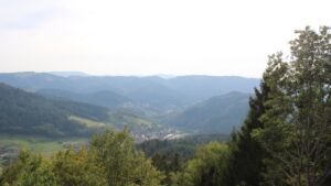 Dieses Bild zeigt eine Webcam-Aufnahme vom Achertal, aufgenommen am Montag, den 28.09.2026 um 17:00 Uhr. Die Temperatur betrug 27.9°C.