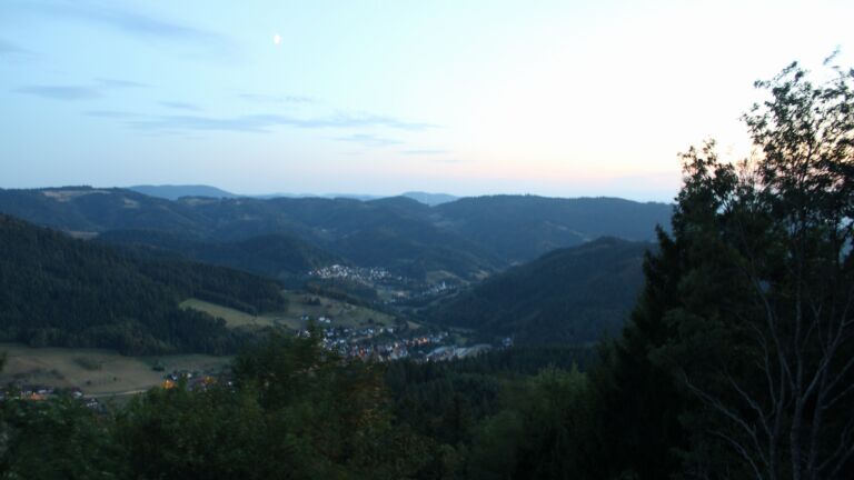 Dieses Bild zeigt eine Webcam-Aufnahme vom Achertal, aufgenommen am Mittwoch, den 19.08.2026 um 21:00 Uhr. Die Temperatur betrug 25.5°C.