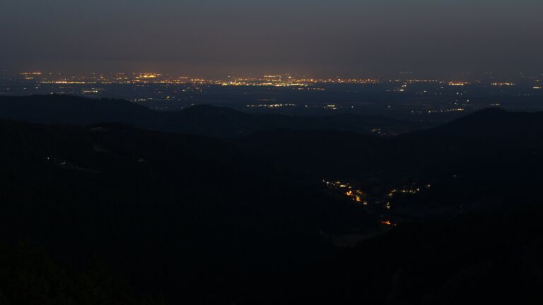 Dieses Bild zeigt eine Webcam-Aufnahme vom Achertal, aufgenommen am Mittwoch, den 02.07.2025 um 04:20 Uhr. Die Temperatur betrug 22.5°C.