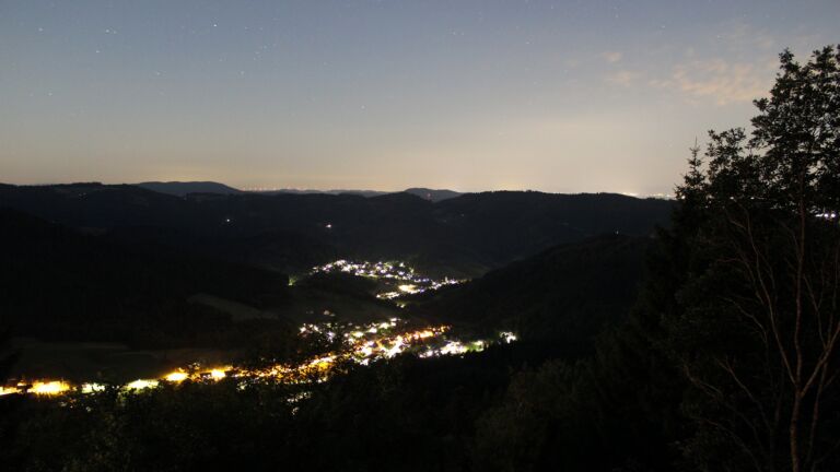 Dieses Bild zeigt eine Webcam-Aufnahme vom Achertal, aufgenommen am Mittwoch, den 01.07.2026 um 23:40 Uhr. Die Temperatur betrug 18.2°C.