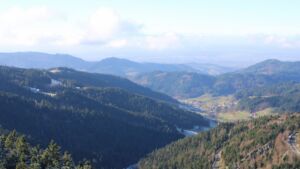 Dieses Bild zeigt eine Webcam-Aufnahme vom Achertal, aufgenommen am Dienstag, den 18.11.2025 um 13:10 Uhr. Die Temperatur betrug 2.9°C.