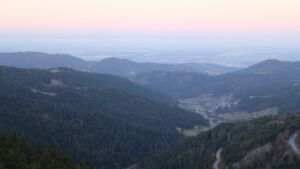 Dieses Bild zeigt eine Webcam-Aufnahme vom Achertal, aufgenommen am Donnerstag, den 18.12.2025 um 08:20 Uhr. Die Temperatur betrug 5.2°C.