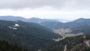 Dieses Bild zeigt eine Webcam-Aufnahme vom Achertal, aufgenommen am Sonntag, den 01.02.2026 um 13:20 Uhr. Die Temperatur betrug 3.8°C.