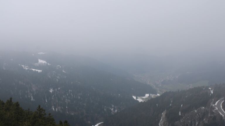 Dieses Bild zeigt eine Webcam-Aufnahme vom Achertal, aufgenommen am Freitag, den 03.04.2026 um 10:20 Uhr. Die Temperatur betrug 2.9°C.