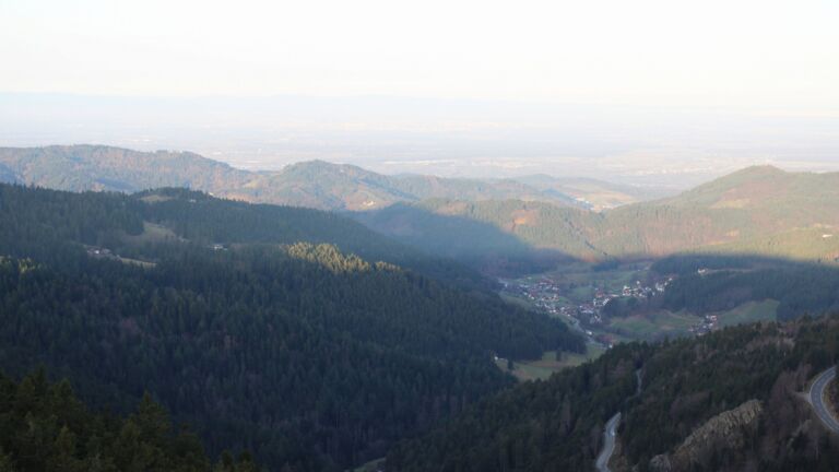 Dieses Bild zeigt eine Webcam-Aufnahme vom Achertal, aufgenommen am Freitag, den 27.02.2026 um 08:00 Uhr. Die Temperatur betrug 10.8°C.