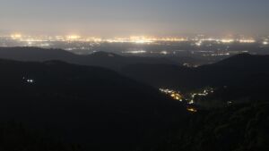 Dieses Bild zeigt eine Webcam-Aufnahme vom Achertal, aufgenommen am Donnerstag, den 30.04.2026 um 04:20 Uhr. Die Temperatur betrug 2.6°C.