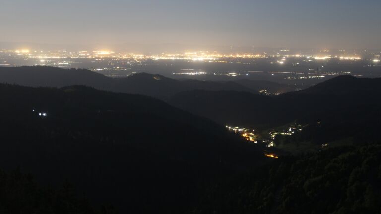 Dieses Bild zeigt eine Webcam-Aufnahme vom Achertal, aufgenommen am Donnerstag, den 30.04.2026 um 04:20 Uhr. Die Temperatur betrug 2.6°C.