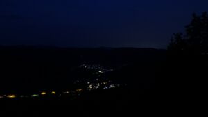 Dieses Bild zeigt eine Webcam-Aufnahme vom Achertal, aufgenommen am Samstag, den 18.07.2026 um 04:20 Uhr. Die Temperatur betrug 16.1°C.
