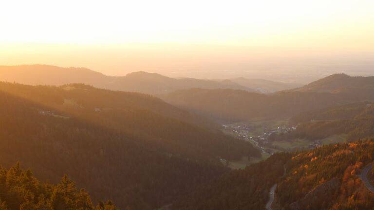 Dieses Bild zeigt eine Webcam-Aufnahme vom Achertal, aufgenommen am Dienstag, den 11.11.2025 um 16:40 Uhr. Die Temperatur betrug 7.5°C.