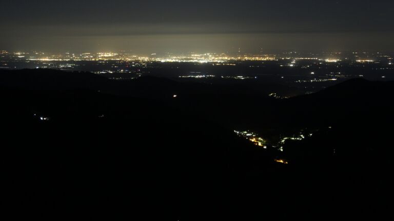Dieses Bild zeigt eine Webcam-Aufnahme vom Achertal, aufgenommen am Sonntag, den 29.06.2025 um 03:10 Uhr. Die Temperatur betrug 19°C.