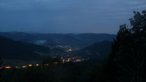 Dieses Bild zeigt eine Webcam-Aufnahme vom Achertal, aufgenommen am Samstag, den 01.08.2026 um 05:10 Uhr. Die Temperatur betrug 16.6°C.