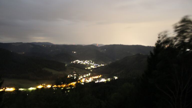 Dieses Bild zeigt eine Webcam-Aufnahme vom Achertal, aufgenommen am Samstag, den 29.08.2026 um 22:30 Uhr. Die Temperatur betrug 17.9°C.