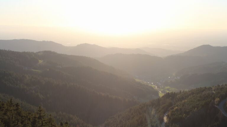 Dieses Bild zeigt eine Webcam-Aufnahme vom Achertal, aufgenommen am Mittwoch, den 08.04.2026 um 19:30 Uhr. Die Temperatur betrug 14.2°C.