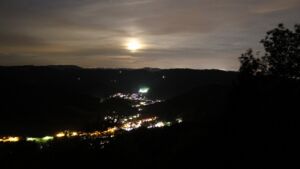 Dieses Bild zeigt eine Webcam-Aufnahme vom Achertal, aufgenommen am Samstag, den 19.09.2026 um 23:00 Uhr. Die Temperatur betrug 17°C.