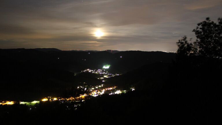 Dieses Bild zeigt eine Webcam-Aufnahme vom Achertal, aufgenommen am Samstag, den 19.09.2026 um 23:00 Uhr. Die Temperatur betrug 17°C.