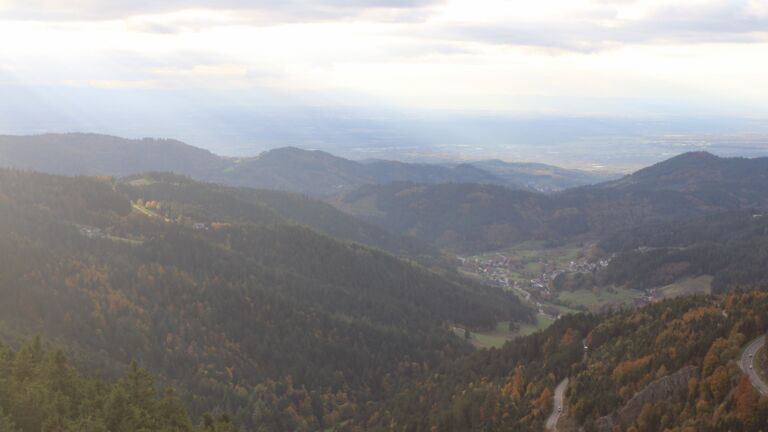 Dieses Bild zeigt eine Webcam-Aufnahme vom Achertal, aufgenommen am Mittwoch, den 15.10.2025 um 17:20 Uhr. Die Temperatur betrug 7.9°C.