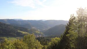 Dieses Bild zeigt eine Webcam-Aufnahme vom Achertal, aufgenommen am Samstag, den 26.09.2026 um 18:00 Uhr. Die Temperatur betrug 26.8°C.