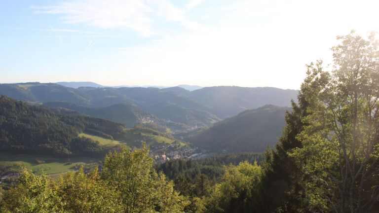 Dieses Bild zeigt eine Webcam-Aufnahme vom Achertal, aufgenommen am Samstag, den 26.09.2026 um 18:00 Uhr. Die Temperatur betrug 26.8°C.