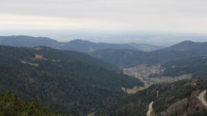 Dieses Bild zeigt eine Webcam-Aufnahme vom Achertal, aufgenommen am Mittwoch, den 10.12.2025 um 13:30 Uhr. Die Temperatur betrug 6.4°C.