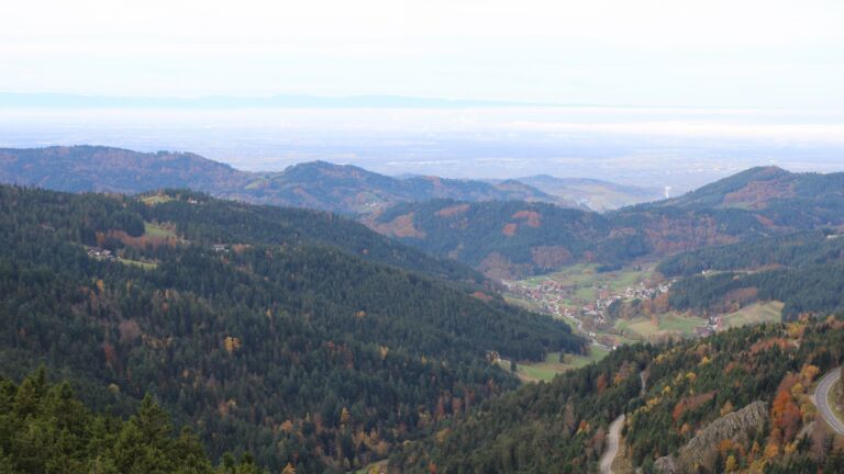 Dieses Bild zeigt eine Webcam-Aufnahme vom Achertal, aufgenommen am Freitag, den 31.10.2025 um 11:10 Uhr. Die Temperatur betrug 9.8°C.