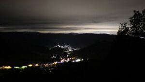 Dieses Bild zeigt eine Webcam-Aufnahme vom Achertal, aufgenommen am Samstag, den 10.10.2026 um 01:30 Uhr. Die Temperatur betrug 8.1°C.