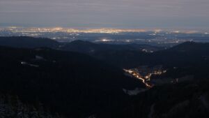 Dieses Bild zeigt eine Webcam-Aufnahme vom Achertal, aufgenommen am Dienstag, den 02.12.2025 um 07:10 Uhr. Die Temperatur betrug 1.6°C.