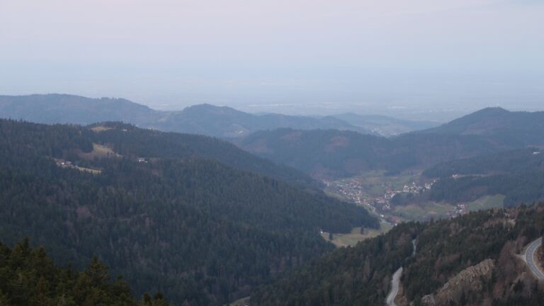 Dieses Bild zeigt eine Webcam-Aufnahme vom Achertal, aufgenommen am Samstag, den 28.02.2026 um 07:10 Uhr. Die Temperatur betrug 5.4°C.