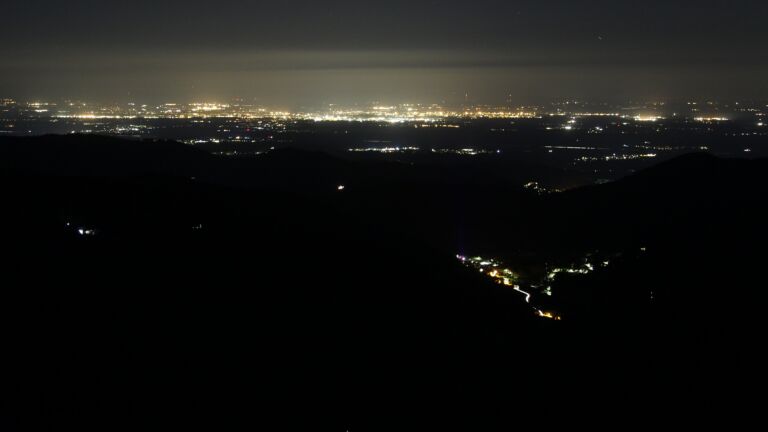Dieses Bild zeigt eine Webcam-Aufnahme vom Achertal, aufgenommen am Sonntag, den 29.06.2025 um 02:40 Uhr. Die Temperatur betrug 19.4°C.