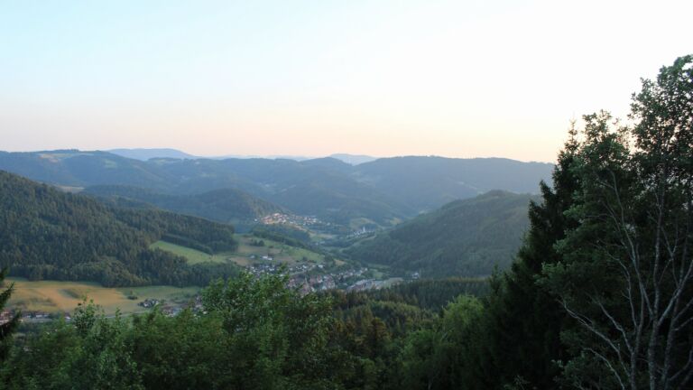 Dieses Bild zeigt eine Webcam-Aufnahme vom Achertal, aufgenommen am Sonntag, den 02.08.2026 um 20:30 Uhr. Die Temperatur betrug 25.9°C.