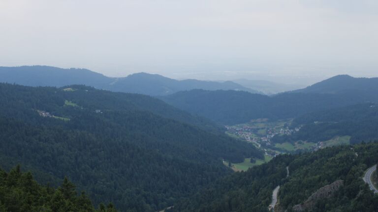 Dieses Bild zeigt eine Webcam-Aufnahme vom Achertal, aufgenommen am Mittwoch, den 30.07.2025 um 06:40 Uhr. Die Temperatur betrug 10.9°C.