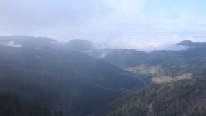 Dieses Bild zeigt eine Webcam-Aufnahme vom Achertal, aufgenommen am Donnerstag, den 11.12.2025 um 13:00 Uhr. Die Temperatur betrug 5.3°C.