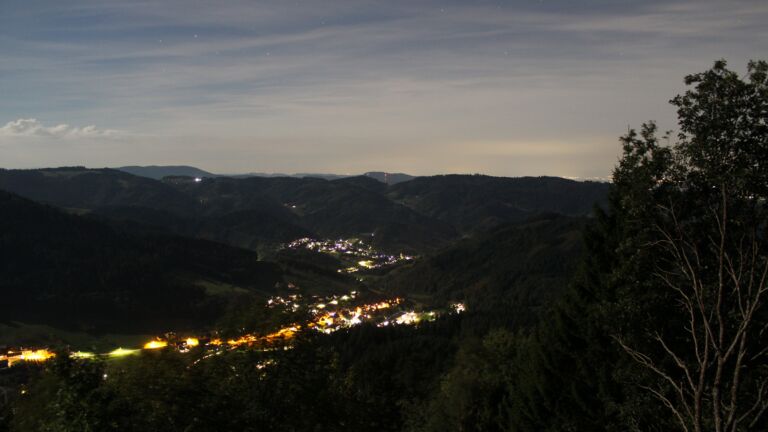 Dieses Bild zeigt eine Webcam-Aufnahme vom Achertal, aufgenommen am Donnerstag, den 24.09.2026 um 22:00 Uhr. Die Temperatur betrug 12.2°C.