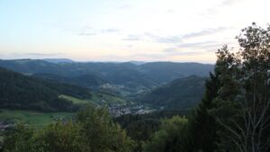 Dieses Bild zeigt eine Webcam-Aufnahme vom Achertal, aufgenommen am Freitag, den 18.09.2026 um 19:30 Uhr. Die Temperatur betrug 14.1°C.