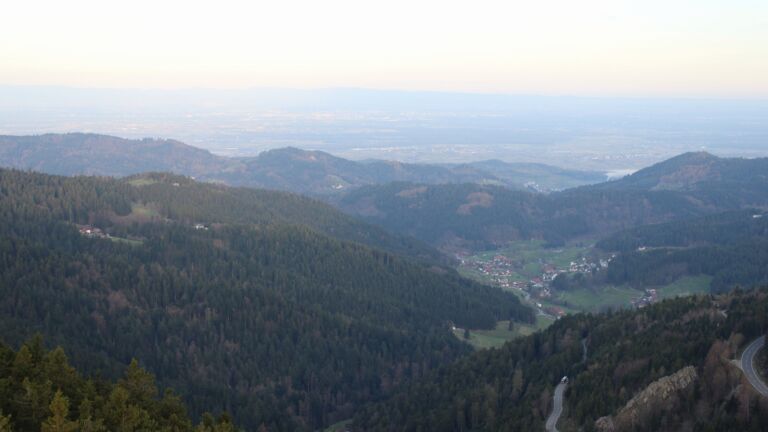 Dieses Bild zeigt eine Webcam-Aufnahme vom Achertal, aufgenommen am Donnerstag, den 09.04.2026 um 07:30 Uhr. Die Temperatur betrug 11.1°C.